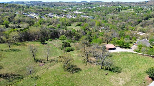 141 Hawn Avenue, Huntsville, AR 72740