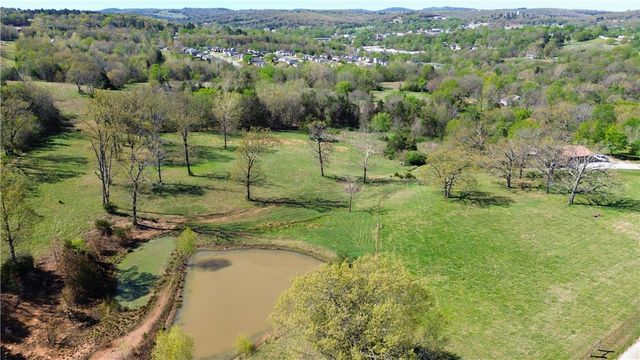 141 Hawn Avenue, Huntsville, AR 72740