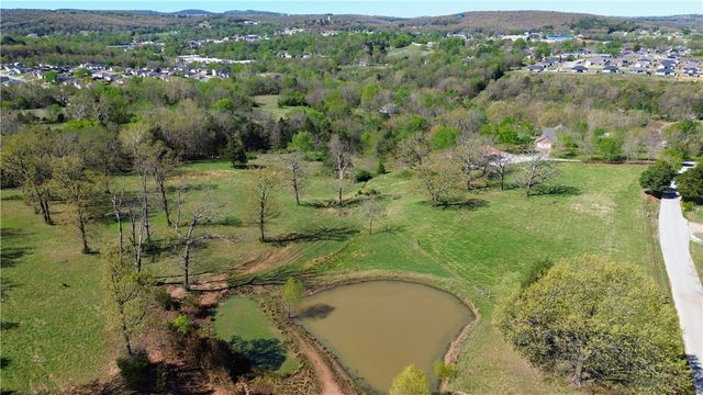 141 Hawn Avenue, Huntsville, AR 72740