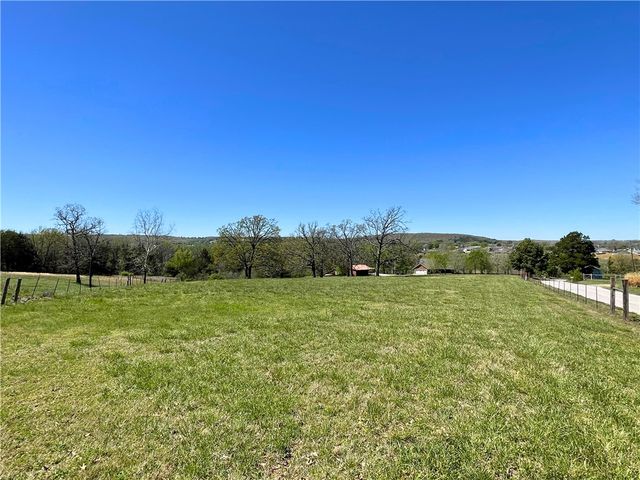 141 Hawn Avenue, Huntsville, AR 72740