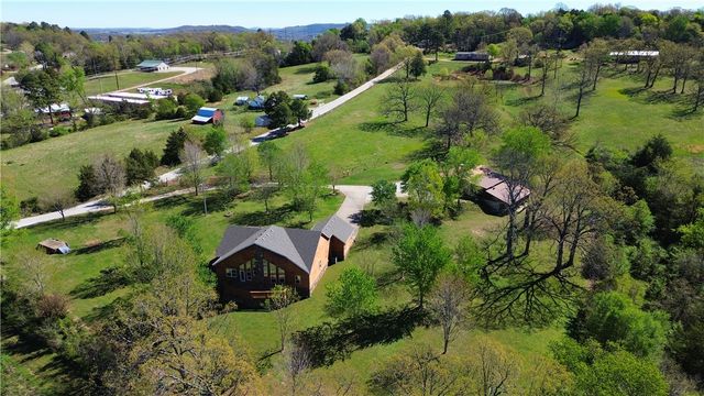141 Hawn Avenue, Huntsville, AR 72740