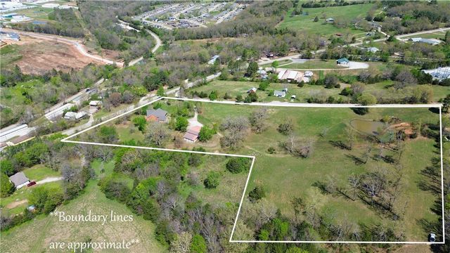 141 Hawn Avenue, Huntsville, AR 72740
