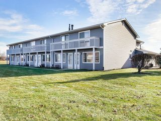 17475 W Chestnut Lane, Gurnee, IL 60031