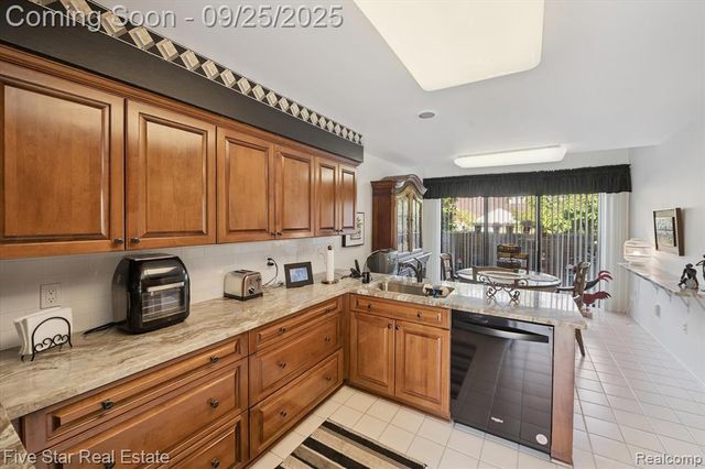 5611 Hillcrest Circle 50, West Bloomfield, MI 48322