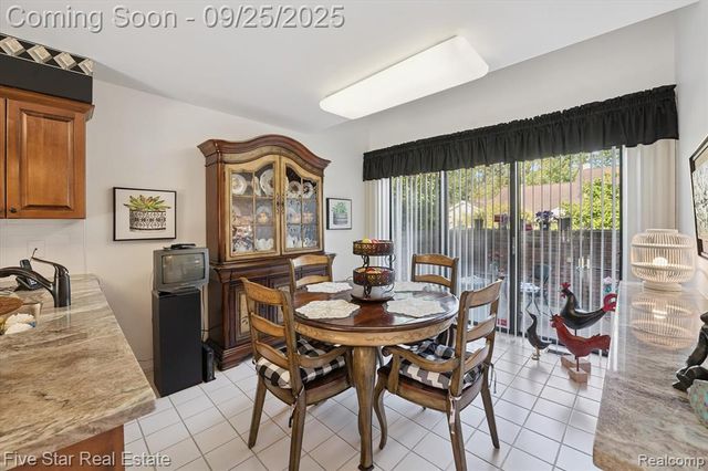 5611 Hillcrest Circle 50, West Bloomfield, MI 48322