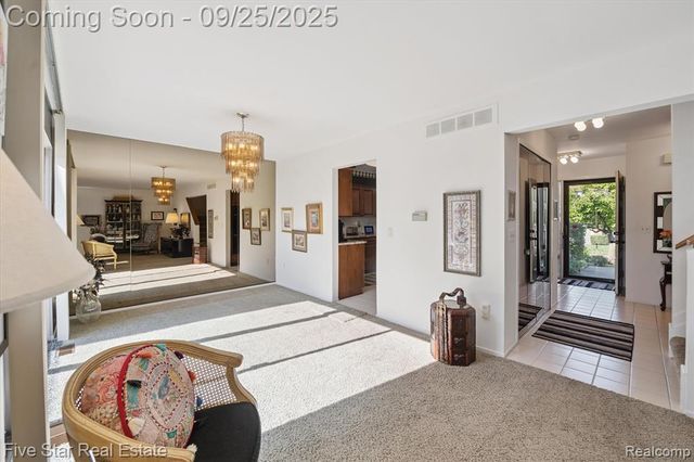 5611 Hillcrest Circle 50, West Bloomfield, MI 48322