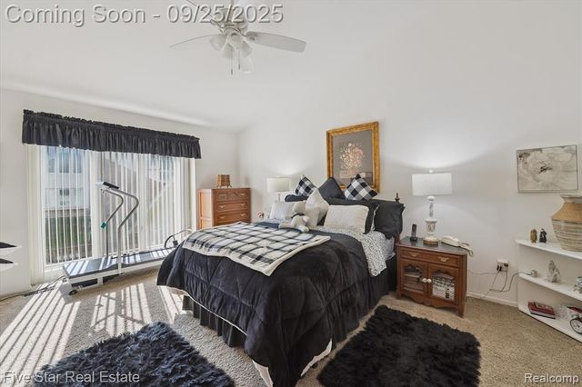 5611 Hillcrest Circle 50, West Bloomfield, MI 48322