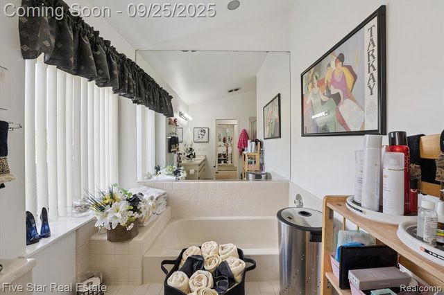 5611 Hillcrest Circle 50, West Bloomfield, MI 48322