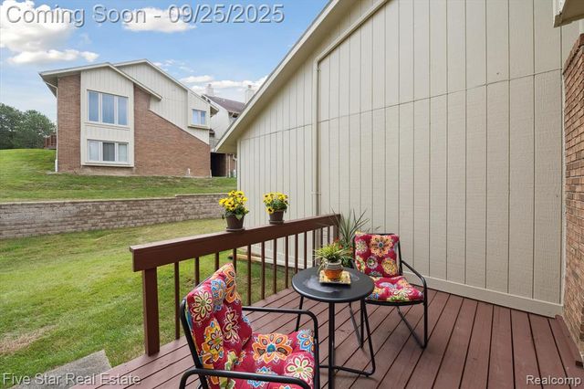 5611 Hillcrest Circle 50, West Bloomfield, MI 48322