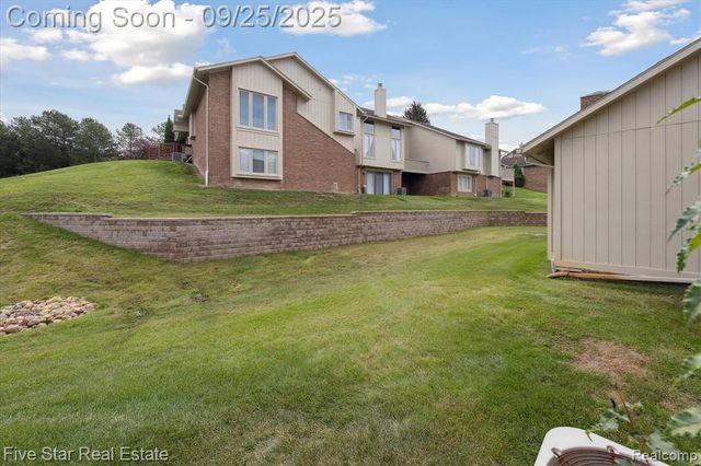 5611 Hillcrest Circle 50, West Bloomfield, MI 48322
