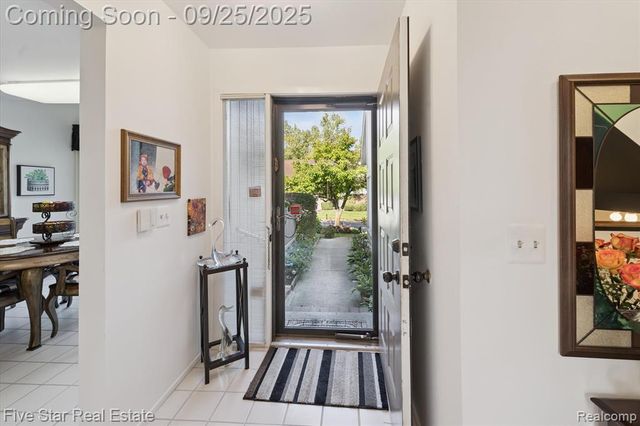 5611 Hillcrest Circle 50, West Bloomfield, MI 48322