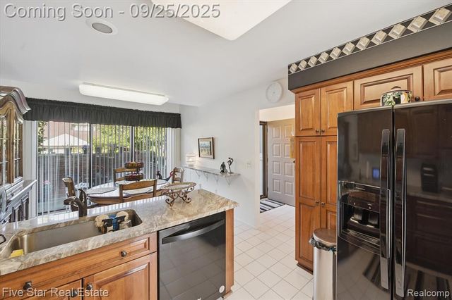 5611 Hillcrest Circle 50, West Bloomfield, MI 48322