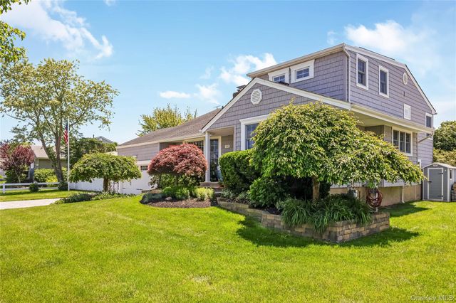 9 W Orlando Street, Massapequa, NY 11758