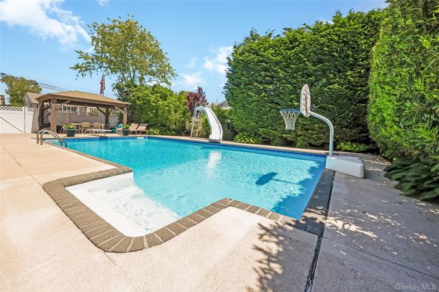 9 W Orlando Street, Massapequa, NY 11758
