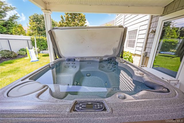 9 W Orlando Street, Massapequa, NY 11758