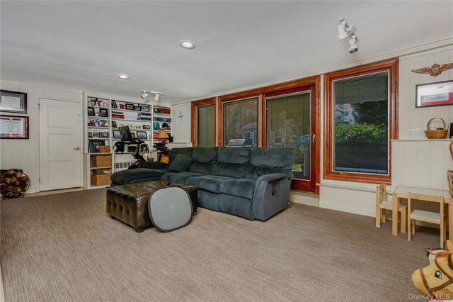 9 W Orlando Street, Massapequa, NY 11758