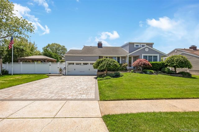 9 W Orlando Street, Massapequa, NY 11758