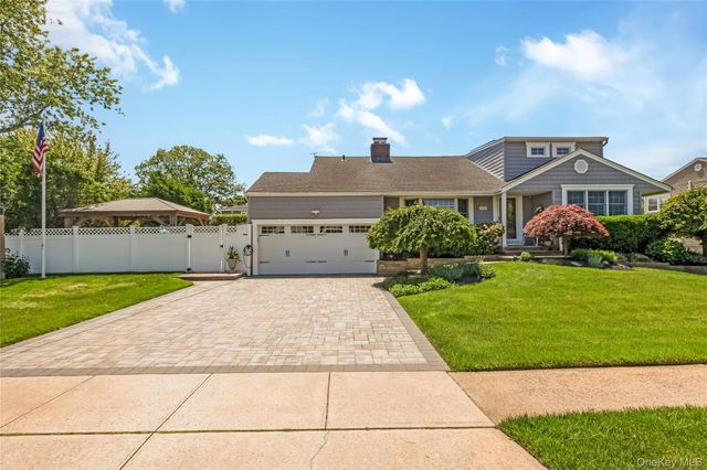 9 W Orlando Street, Massapequa, NY 11758