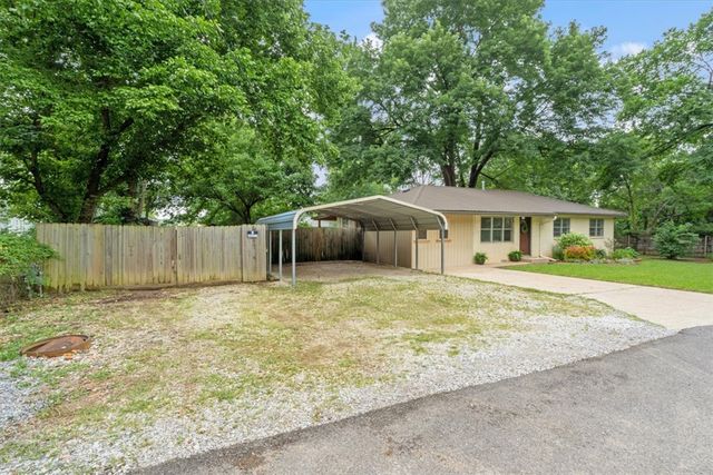 505 3rd Avenue, Gravette, AR 72736