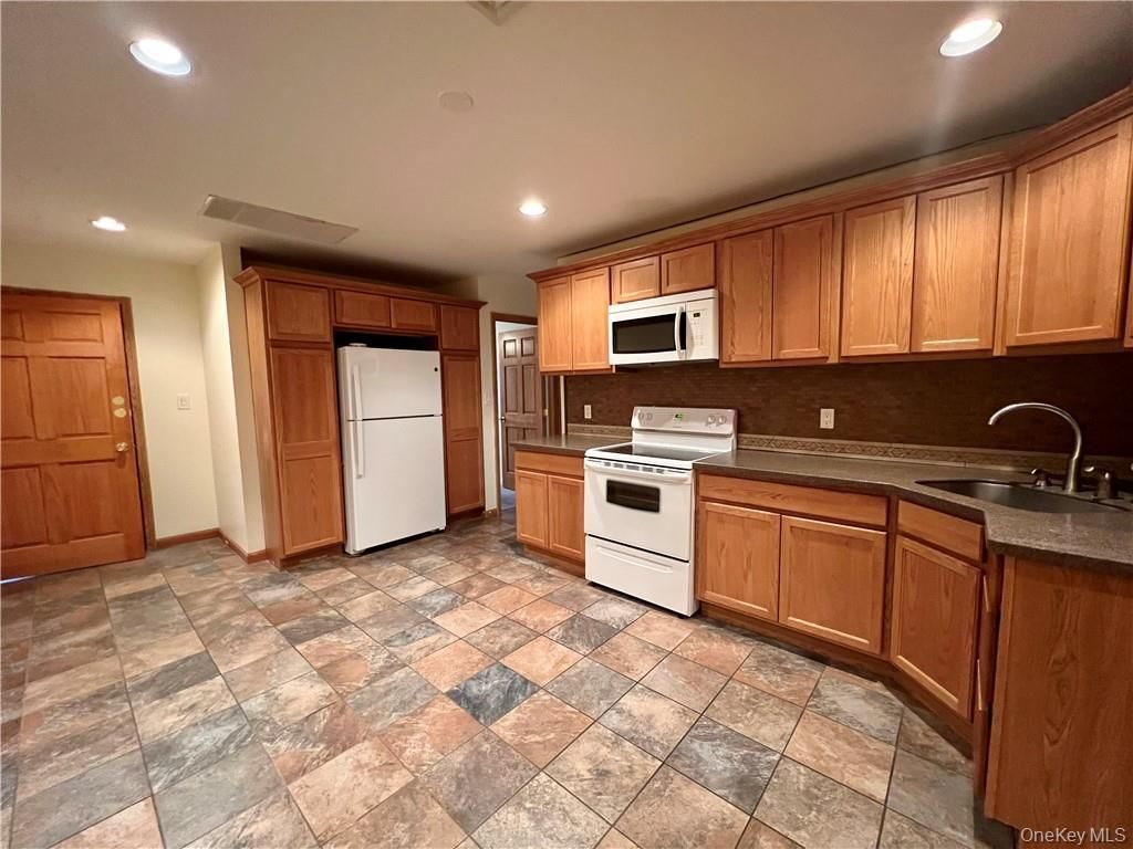 26 Wallkill Avenue 2, Wallkill, NY 12589