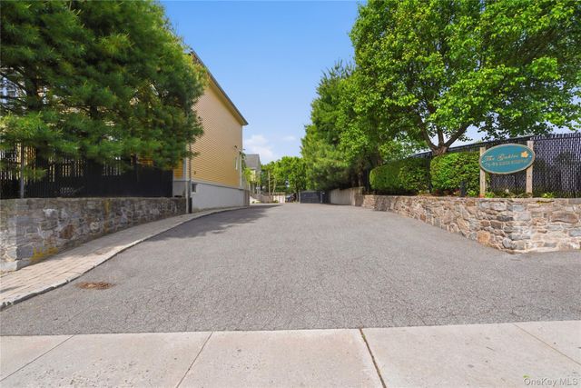 83 Kings Highway 7, New Rochelle, NY 10801