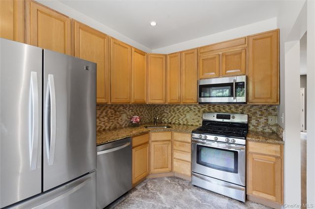 83 Kings Highway 7, New Rochelle, NY 10801