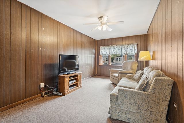 9317 S Spaulding Avenue, Evergreen Park, IL 60805