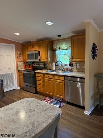 7 Rosewood Ter, White Twp., NJ 07823