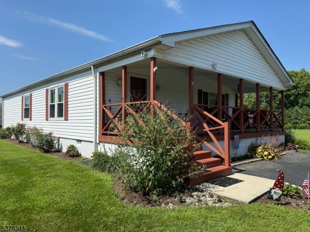 7 Rosewood Ter, White Twp., NJ 07823