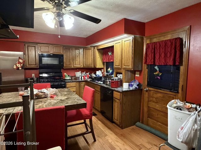 4717 Idle Hour Dr, Louisville, KY 40216