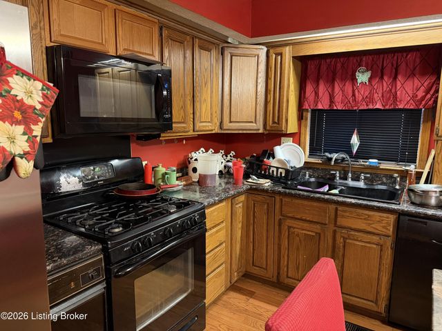 4717 Idle Hour Dr, Louisville, KY 40216