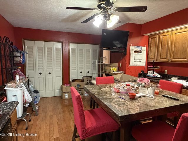4717 Idle Hour Dr, Louisville, KY 40216
