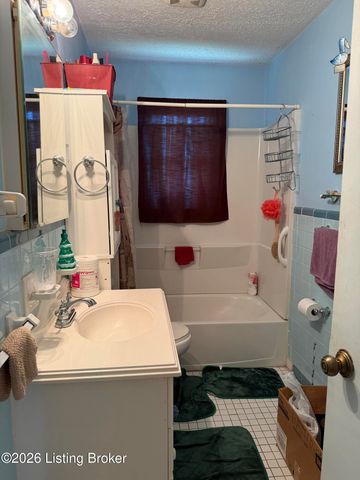 4717 Idle Hour Dr, Louisville, KY 40216