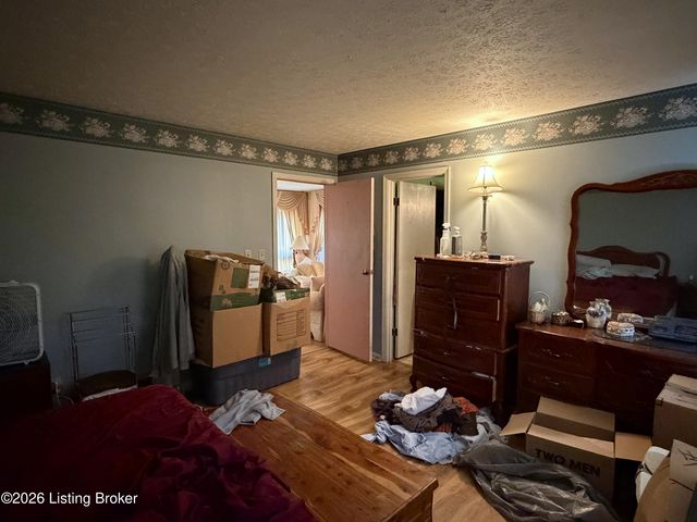 4717 Idle Hour Dr, Louisville, KY 40216