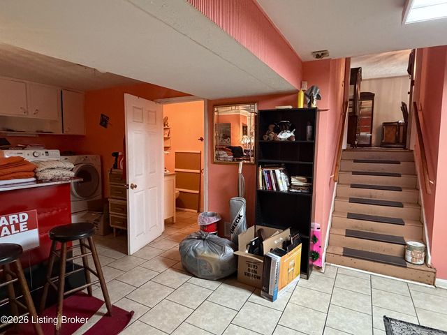 4717 Idle Hour Dr, Louisville, KY 40216