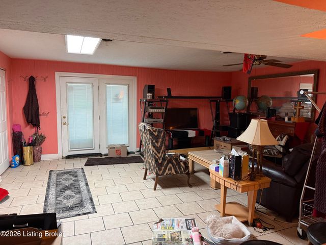 4717 Idle Hour Dr, Louisville, KY 40216
