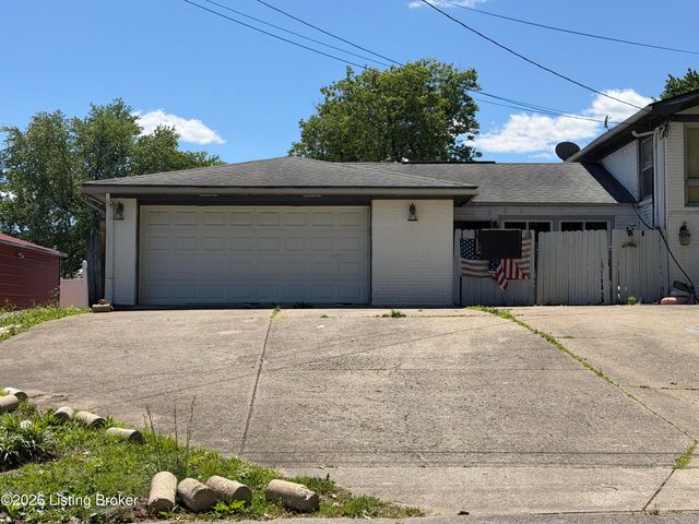 4717 Idle Hour Dr, Louisville, KY 40216