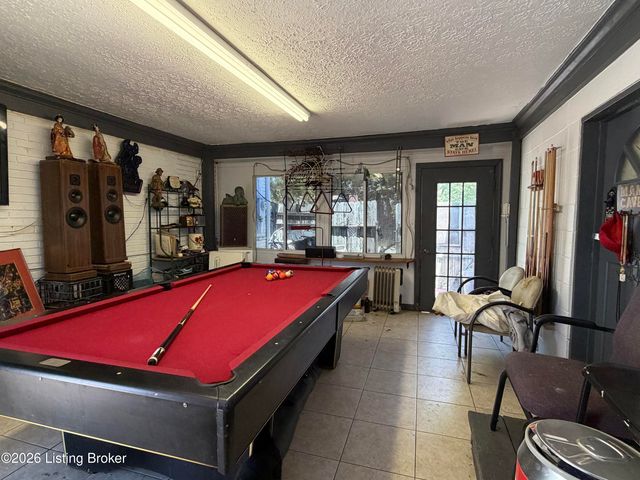 4717 Idle Hour Dr, Louisville, KY 40216