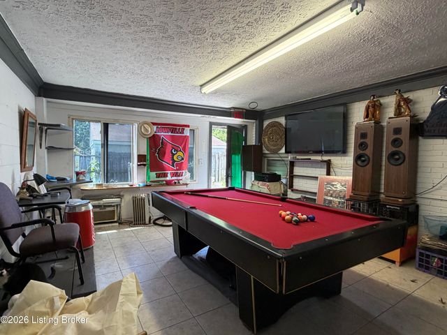 4717 Idle Hour Dr, Louisville, KY 40216