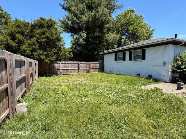 4717 Idle Hour Dr, Louisville, KY 40216
