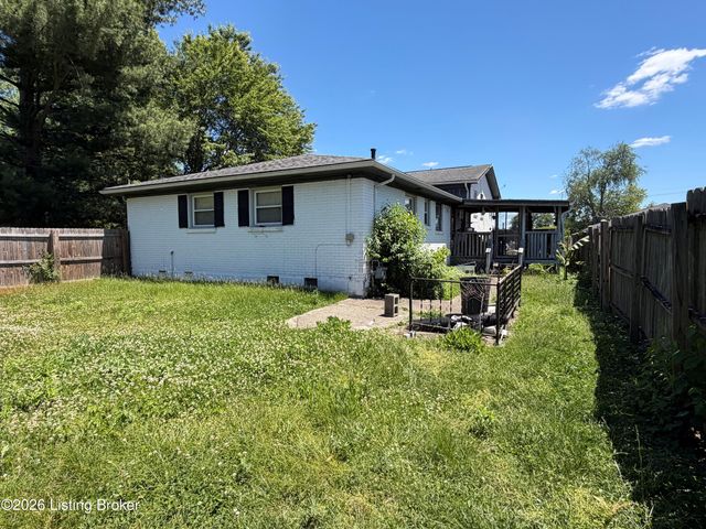 4717 Idle Hour Dr, Louisville, KY 40216