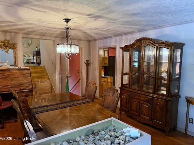 4717 Idle Hour Dr, Louisville, KY 40216
