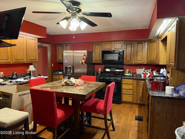 4717 Idle Hour Dr, Louisville, KY 40216