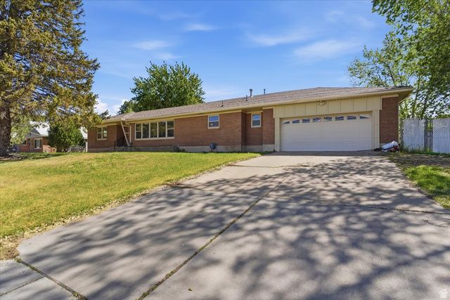 5564 S 2425 W, Roy, UT 84067