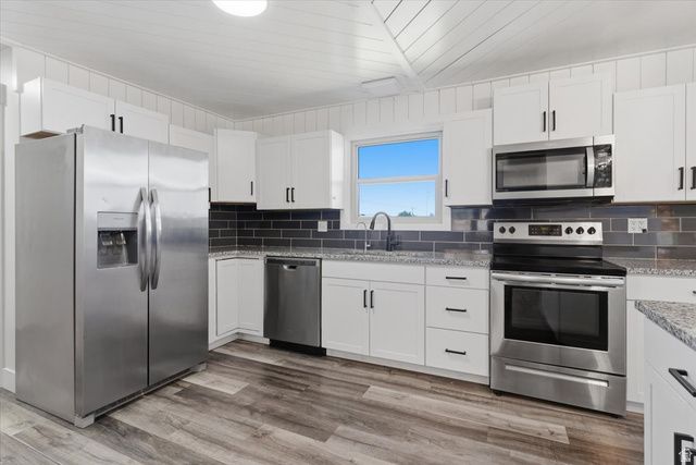 5564 S 2425 W, Roy, UT 84067