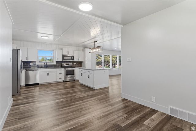 5564 S 2425 W, Roy, UT 84067