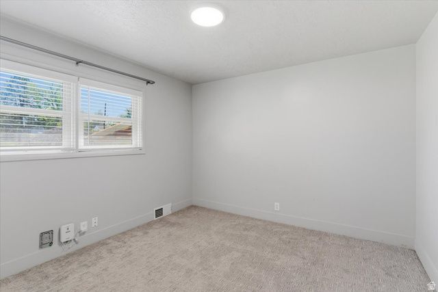 5564 S 2425 W, Roy, UT 84067