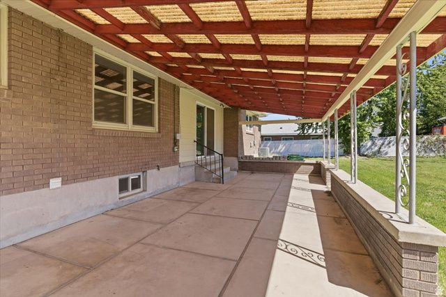 5564 S 2425 W, Roy, UT 84067