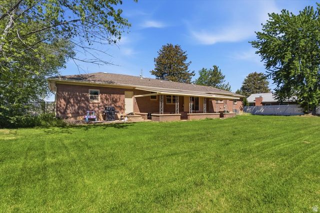 5564 S 2425 W, Roy, UT 84067