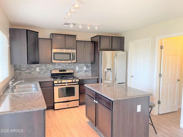 7826 S Peppertree Drive, Gilbert, AZ 85298